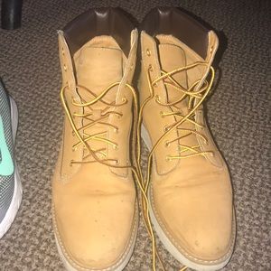 Timberland women boots with flat bottom